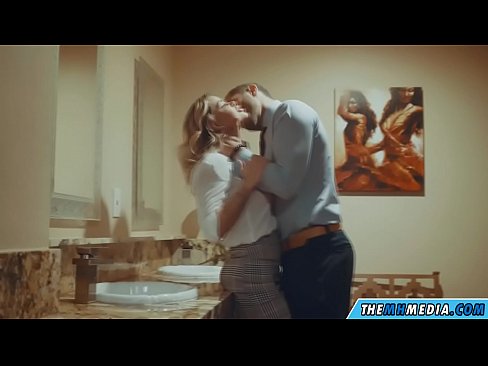 ❤️ Ketika seorang pirang berdada menggoda Anda di toilet umum ️ Sex di id.hentaizm.ru